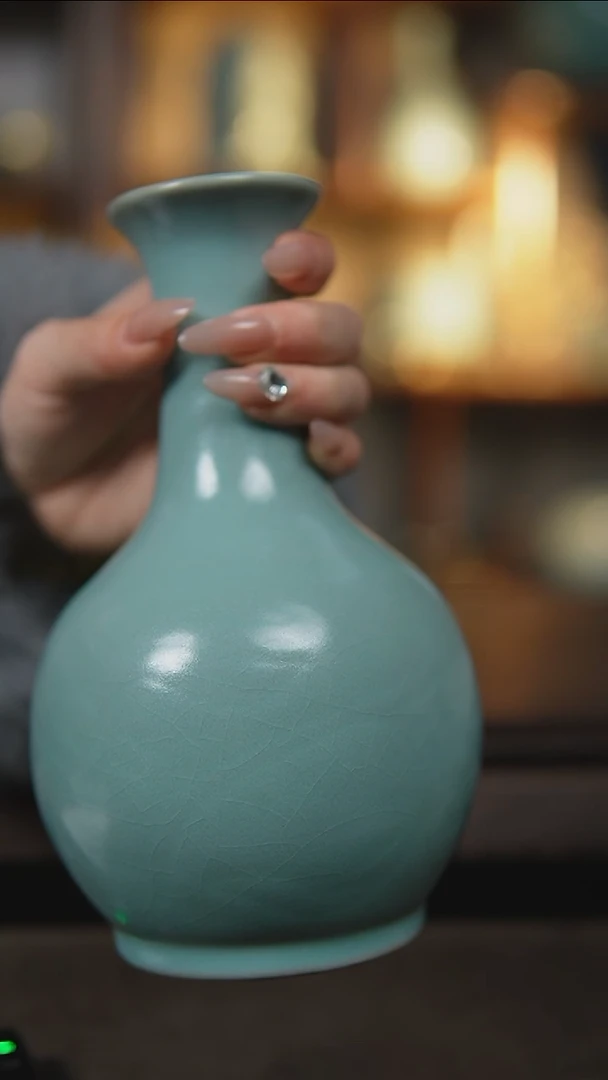 【闪购商品】杯仿古天青鹅颈瓶刻花瑕