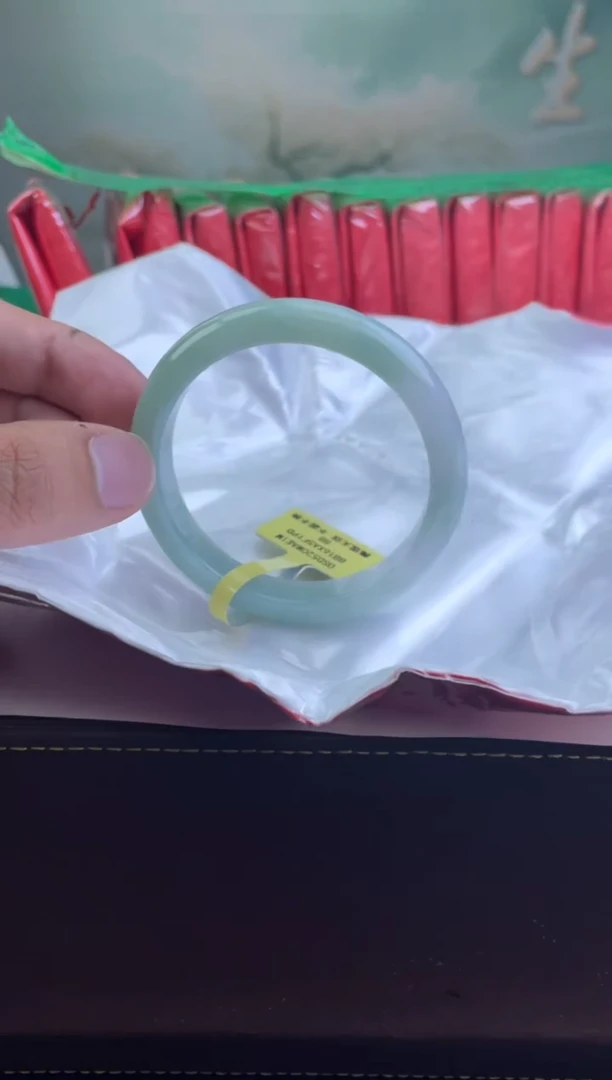 翡翠手镯未镶嵌19