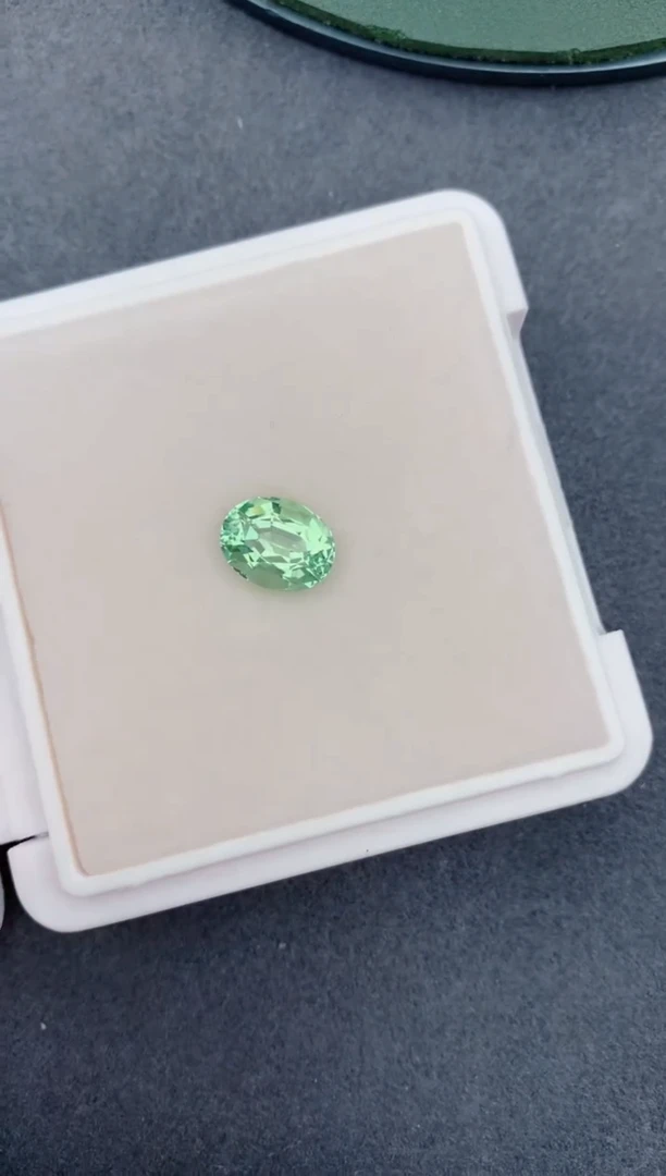 未镶嵌裸石碧玺2.5ct 薄荷绿绿碧玺