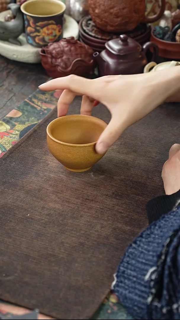 黄段光素小底紫砂杯