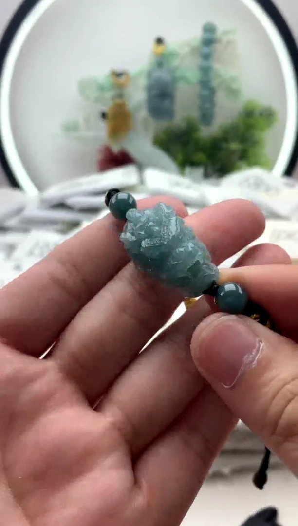 翡翠未镶嵌颈饰聊天