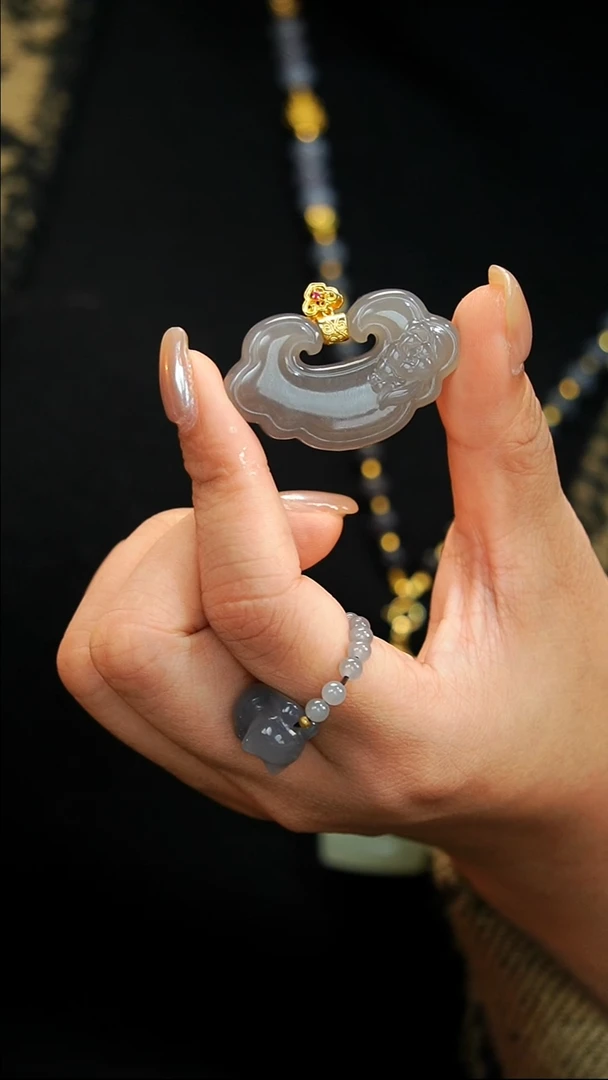 吊坠(不含链)未镶嵌和田玉如意锁