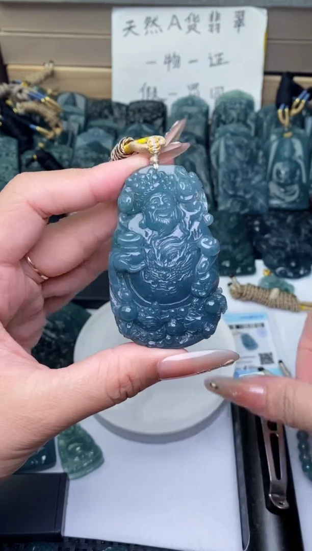 颈饰未镶嵌翡翠