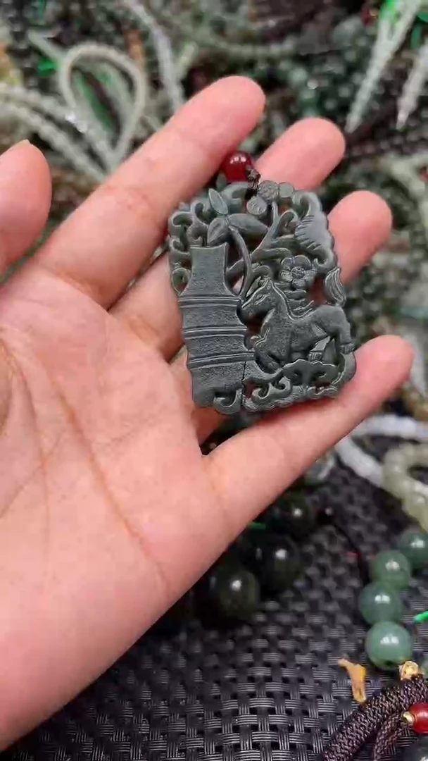 颈饰未镶嵌和田玉1