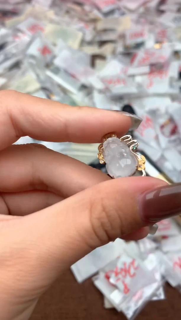 18K金镶嵌挂件翡翠—