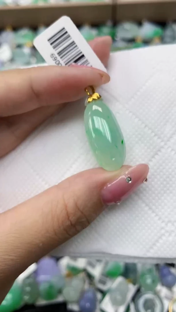 翡翠18K金镶嵌颈饰1111111111