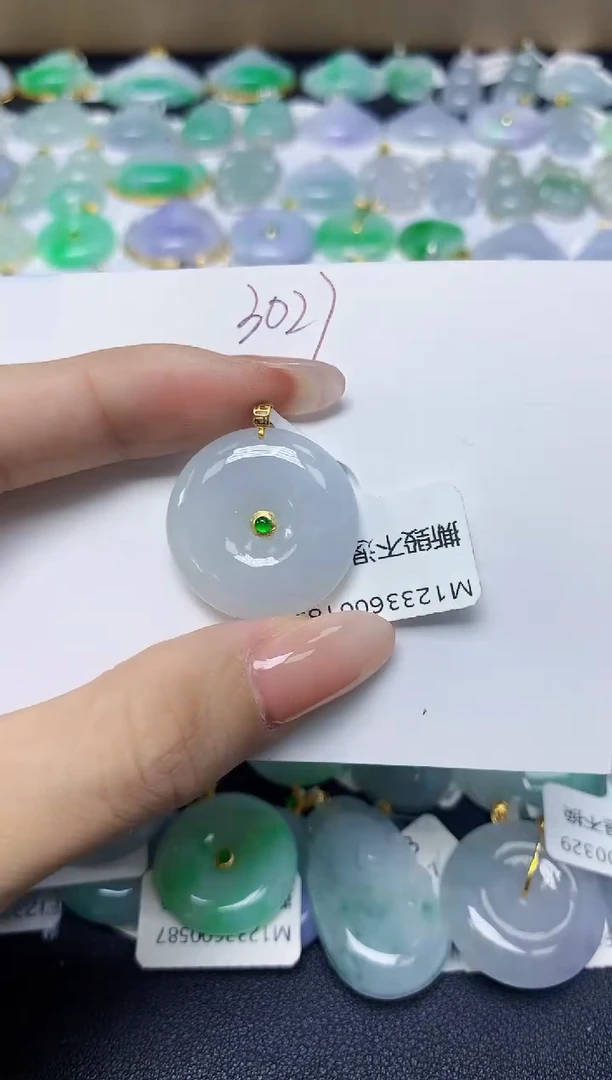 翡翠18K金镶嵌颈饰 天然缅甸翡翠A货