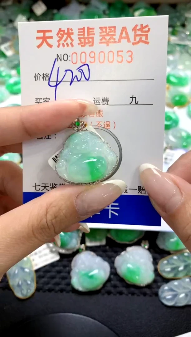 翡翠18K金镶嵌颈饰1111111111111111