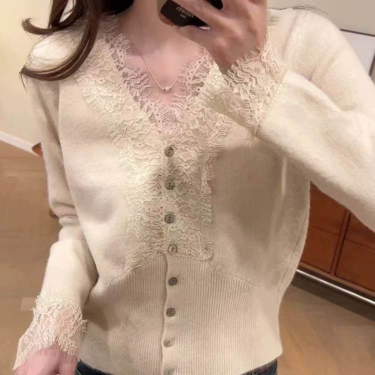 慵懒风2024早秋新款V领拼接蕾丝百搭毛衣外套针织开衫上衣女洋气