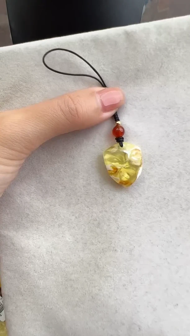 【闪购商品】琥珀裸石未镶嵌10208227-手机坠