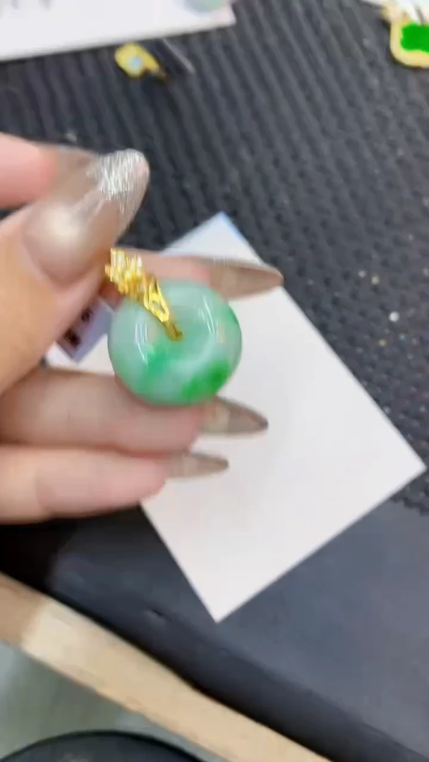 颈饰未镶嵌翡翠1