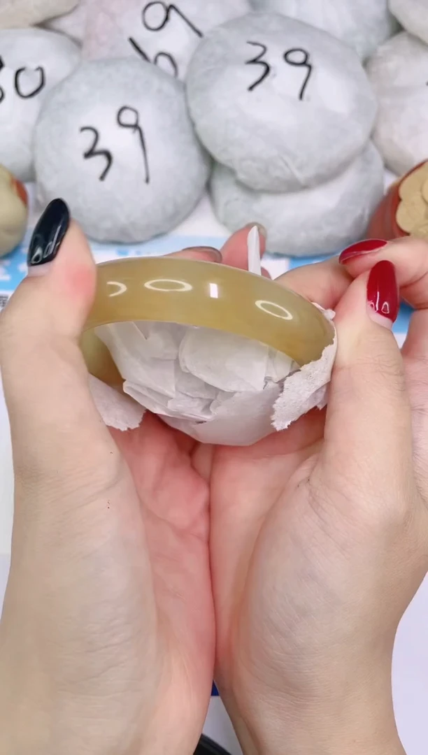 石英质玉手镯未镶嵌v08---56.5