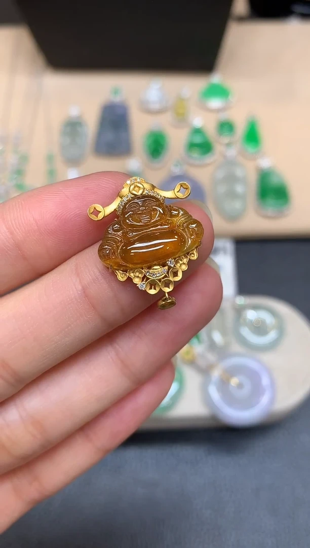 颈饰18K金镶嵌翡翠佛公【无服务费