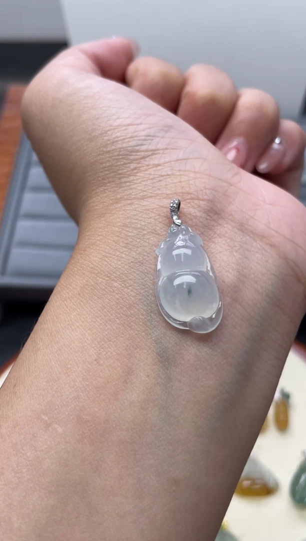 颈饰18K金镶嵌翡翠(45号链接)纯天然A货缅甸翡翠福豆吊坠