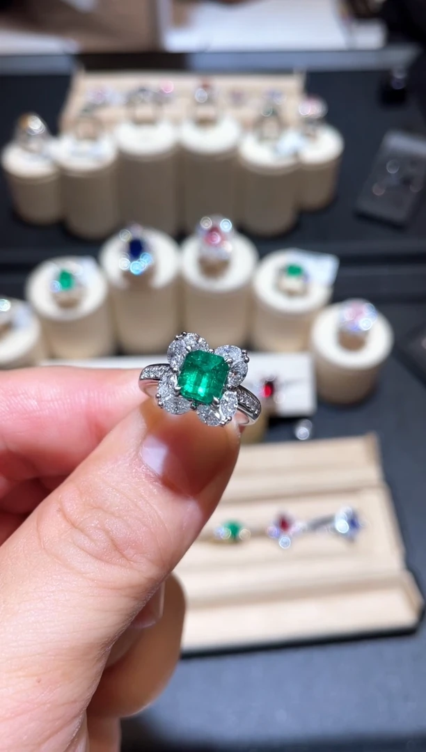 铂Pt900镶嵌戒指祖母绿1.4ct