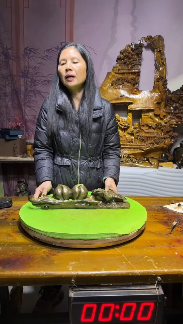 金丝楠华*。金丝楠木雕刻摆件