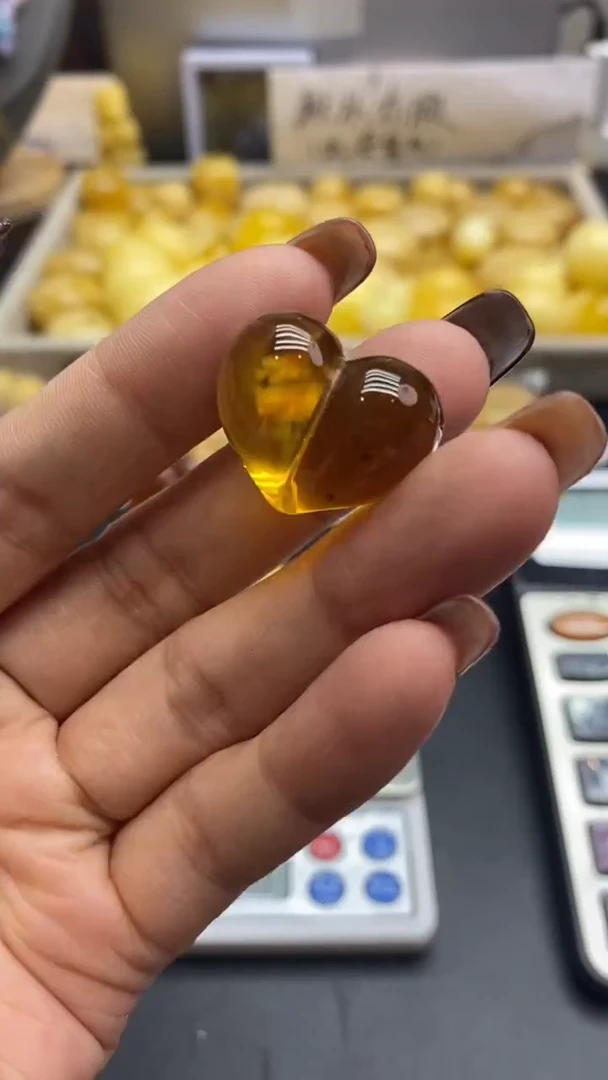 琥珀未镶嵌珠宝奇石2240