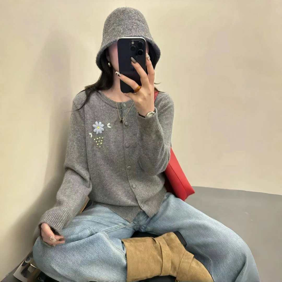 春秋季针织女长袖刺绣花朵毛针织衫宽松时尚开衫短款气质韩风上衣