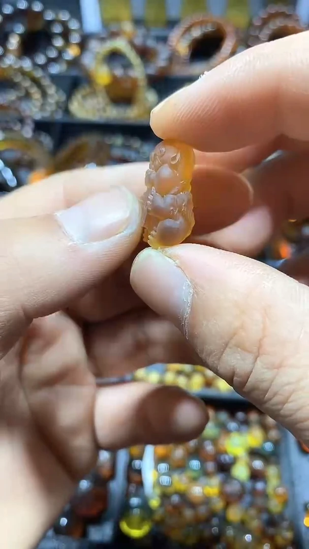 琥珀颈饰未镶嵌天然缅甸琥珀单珠吞金兽