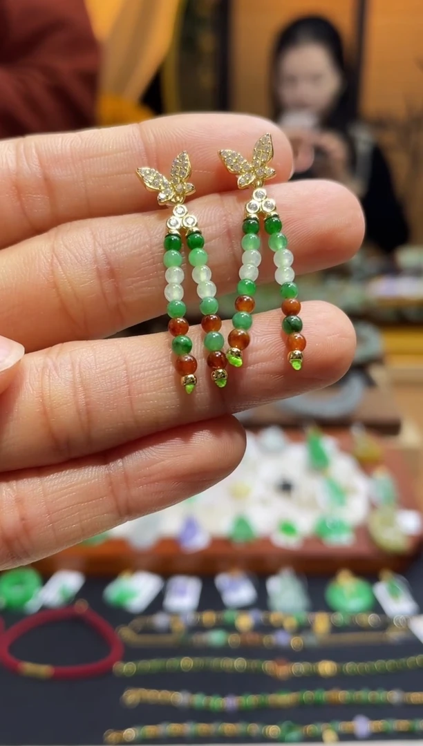 颈饰未镶嵌翡翠耳钉