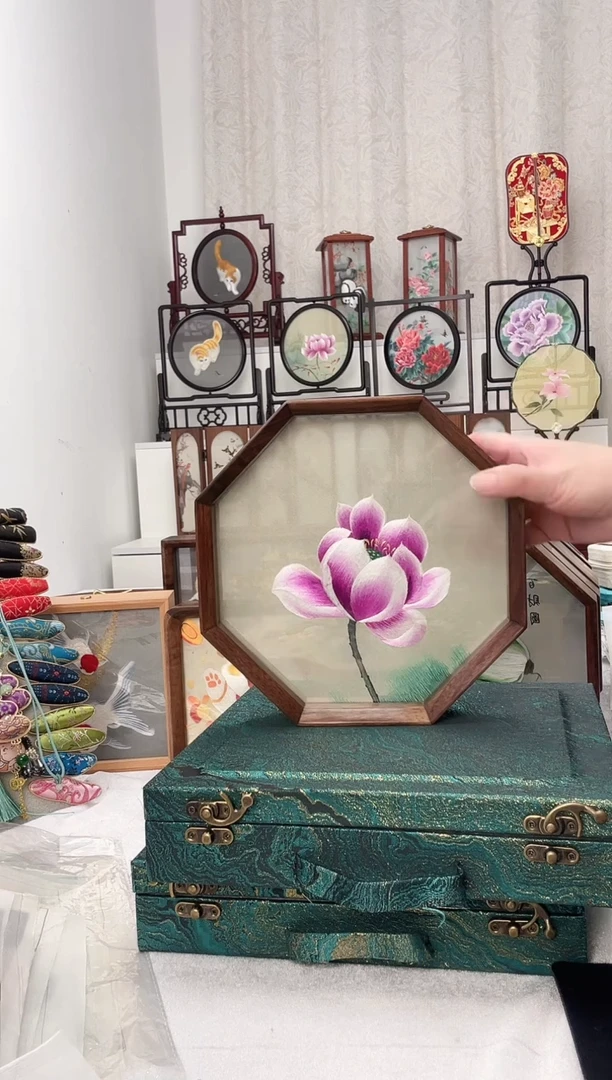 扇子苏绣作品手工摆台