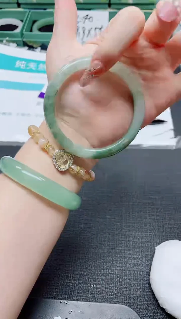 未镶嵌手镯石英质玉153-60
