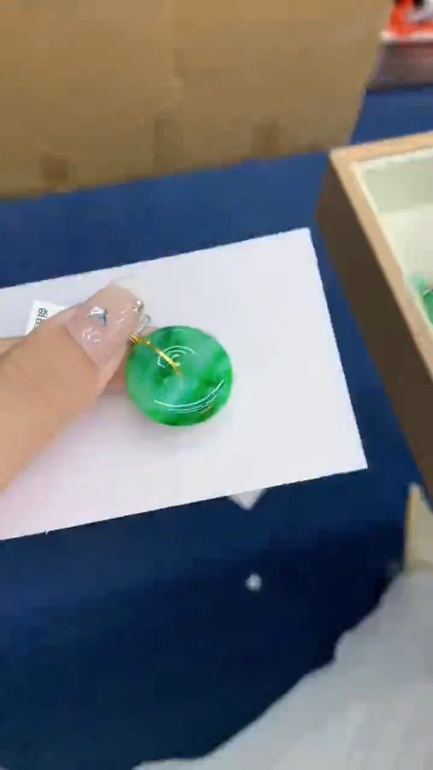 翡翠18K金镶嵌吊坠(不含链)1