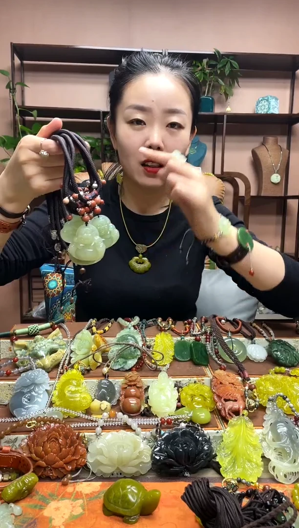 未镶嵌岫玉吊坠多样性发货发其中之一