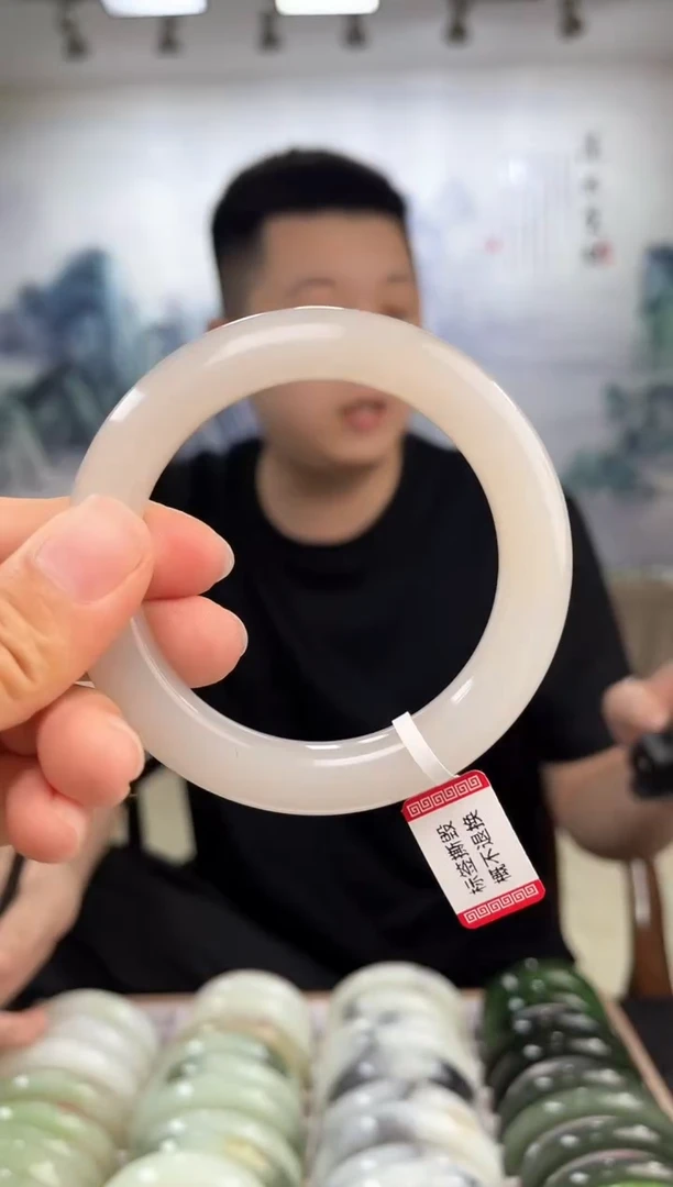 和田玉手镯未镶嵌57圈口仅一只