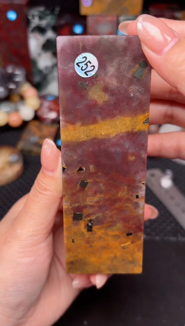 玉桂林鸡血创意摆件装饰 编号：252