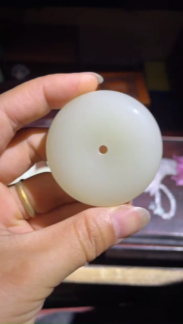 和田玉未镶嵌颈饰白玉平安扣1件