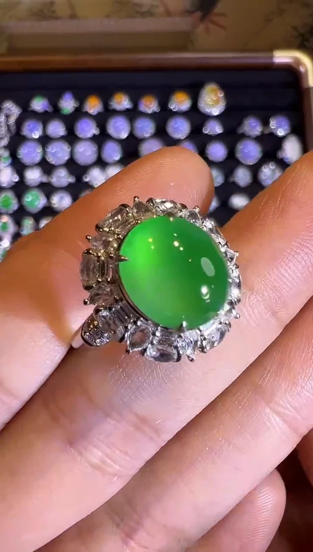 【闪购商品】翡翠戒指18K金镶嵌高冰满绿龙石种蛋面戒指