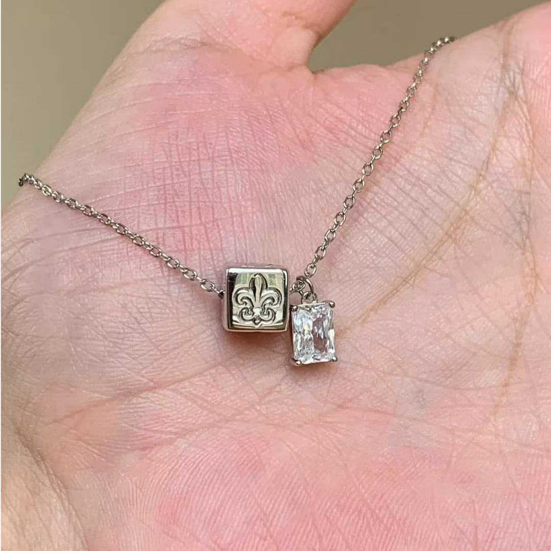 铜合金项链 超闪鸾尾花骰子闪锆项链女时尚小众高级感秋冬毛衣链