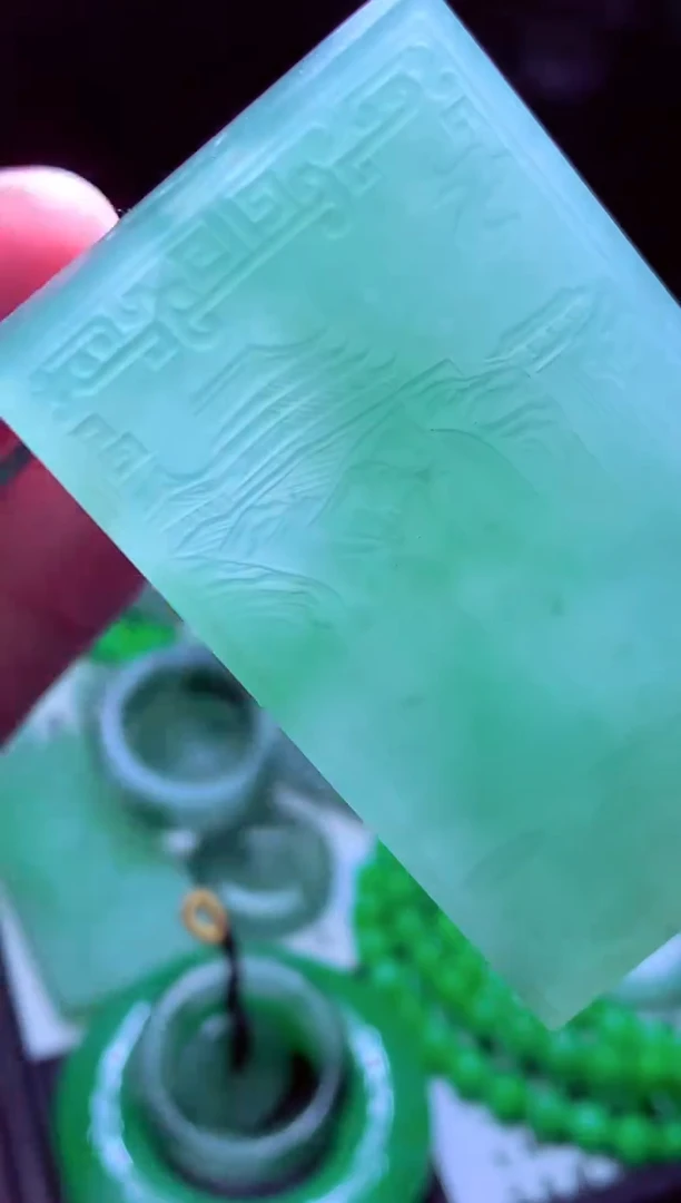 未镶嵌定制翡翠怎****?翡翠毛货定制