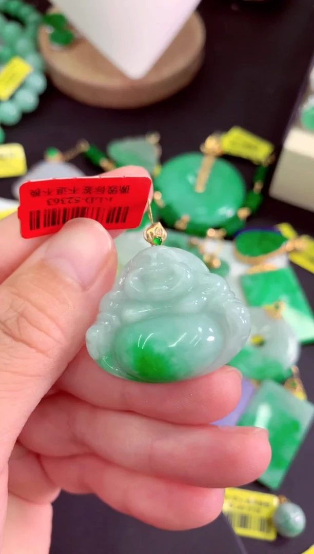 颈饰未镶嵌翡翠挂件