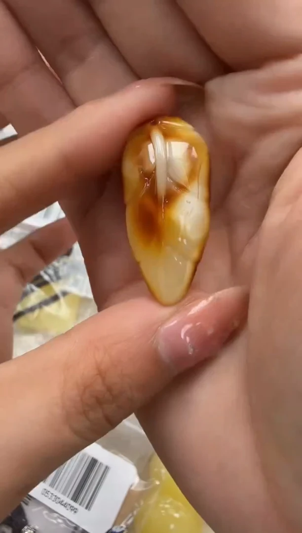 未镶嵌琥珀裸石如图