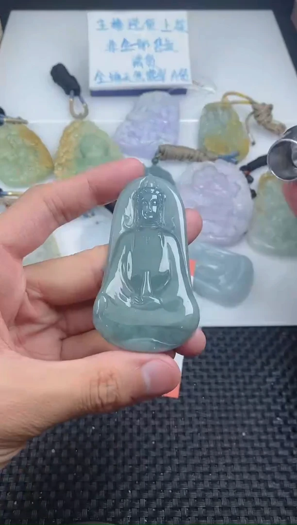 翡翠未镶嵌颈饰