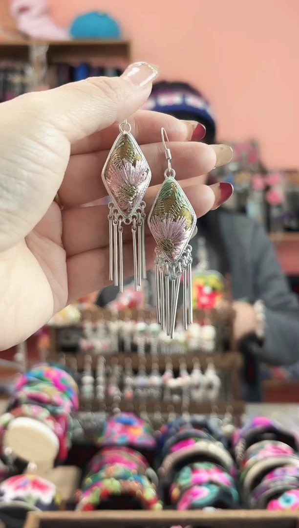 织绣艺枝独绣手工饰品   68