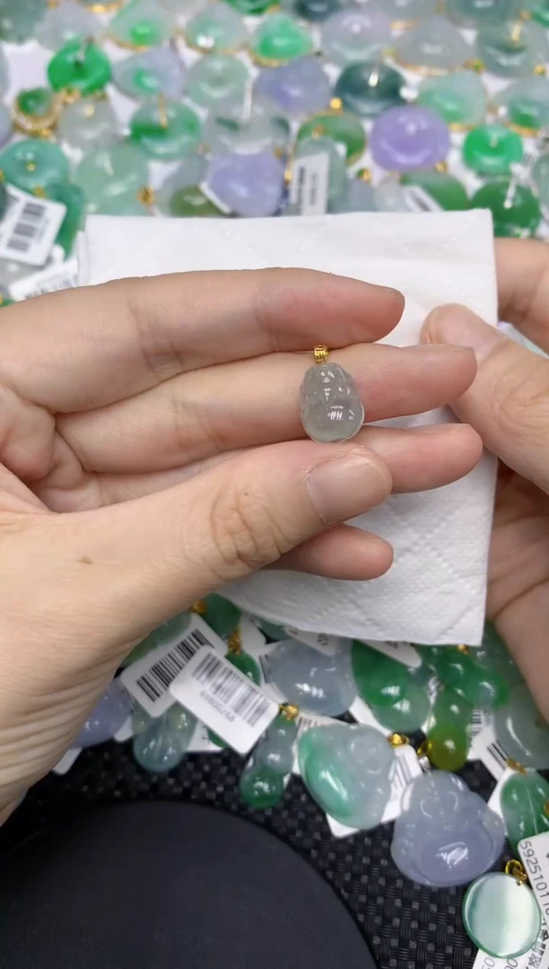 颈饰18K金镶嵌翡翠111111111