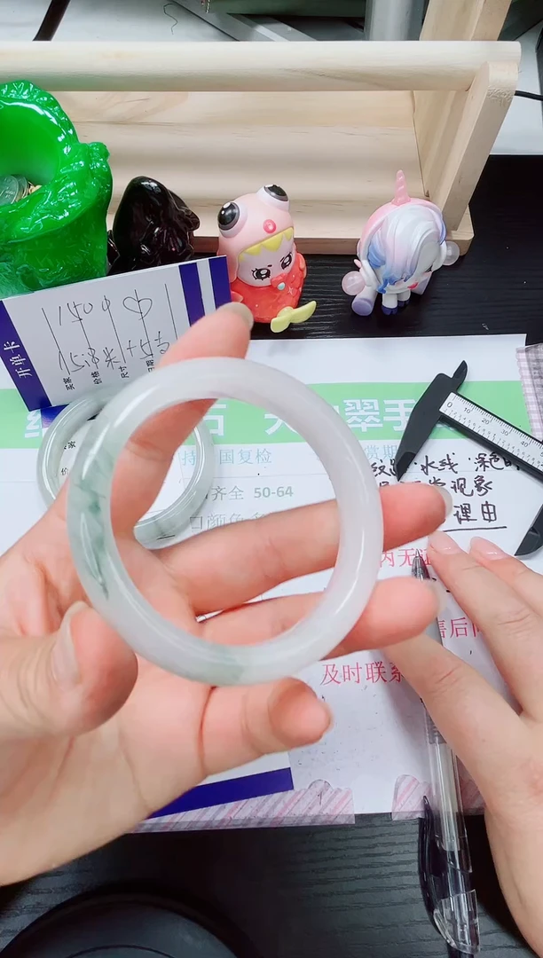 石英质玉手镯未镶嵌066圈口：58.3