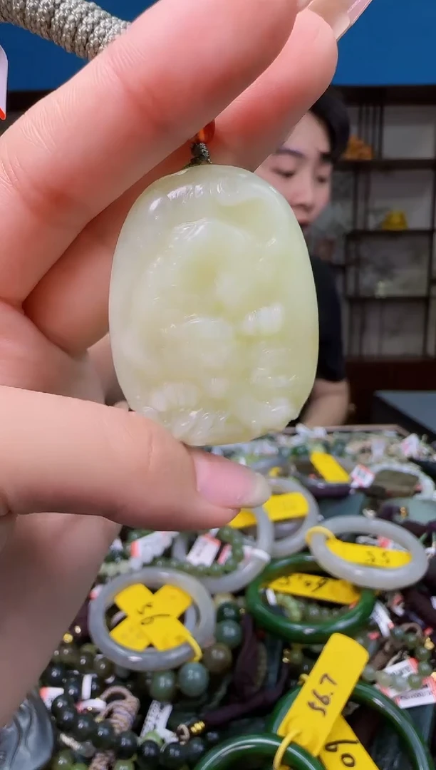 颈饰未镶嵌和田玉1