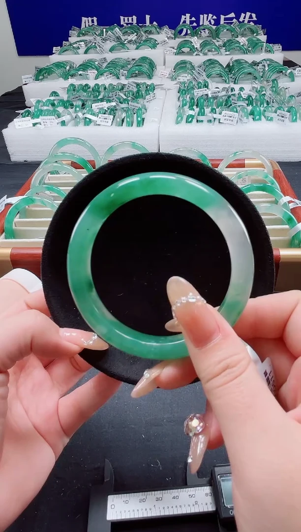 未镶嵌手镯石英质玉（非洲翠）圈口61