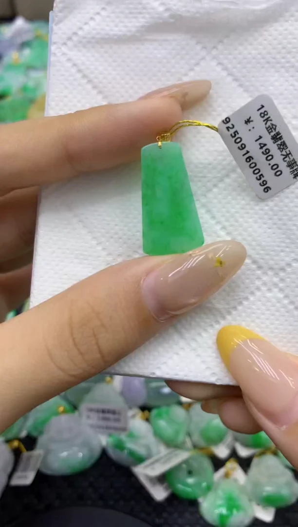 颈饰18K金镶嵌翡翠天然缅甸翡翠A货