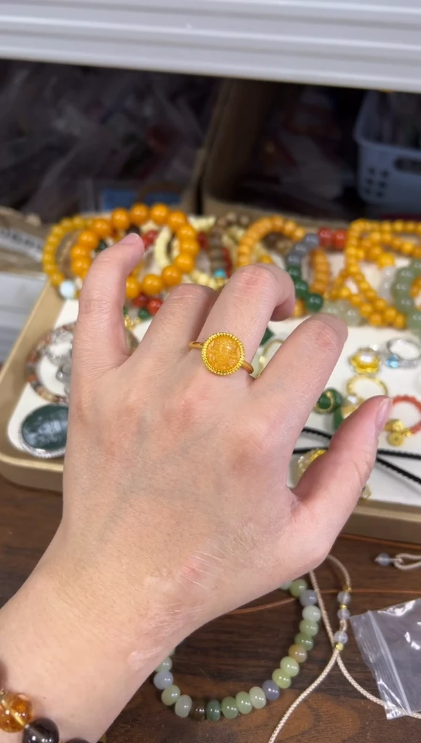 未镶嵌蜜蜡戒指满蜜蜜蜡扎基拉姆圆盘戒指[12]