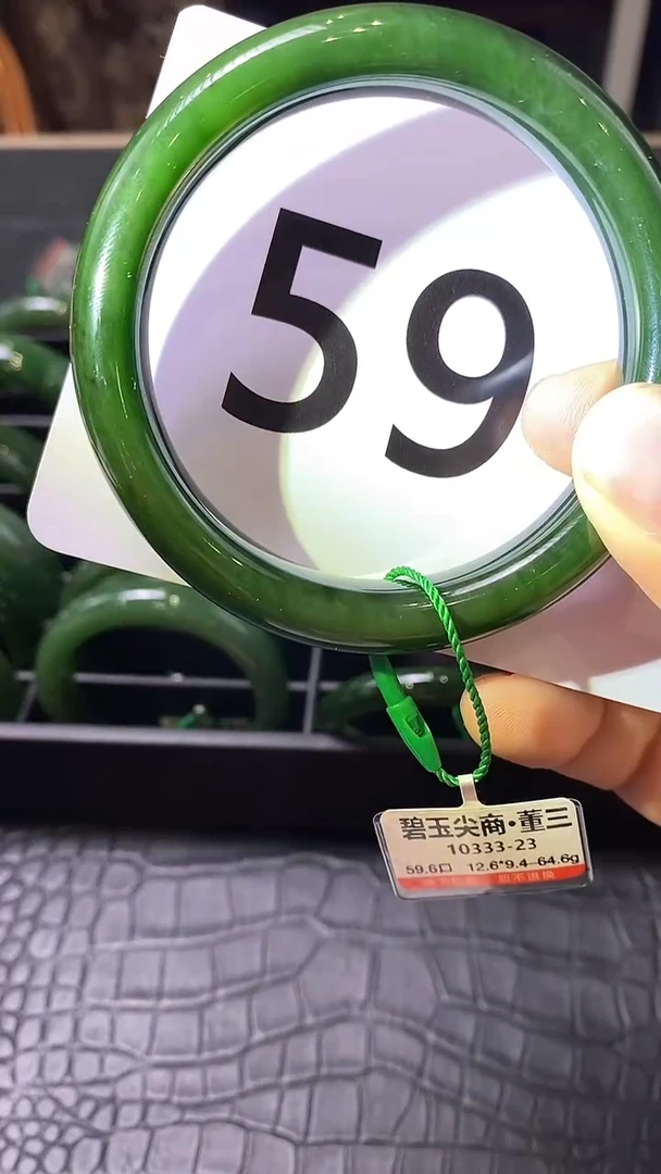 【闪购商品】和田玉碧玉手镯59.9未镶嵌一个