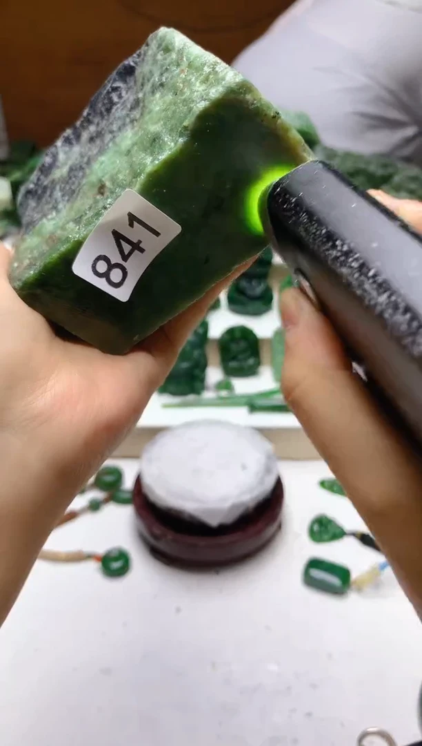 和田玉（碧玉）未镶嵌珠宝半成品0