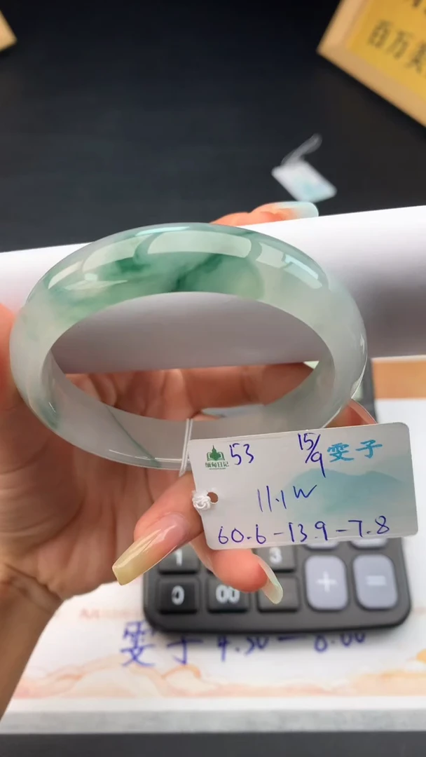 未镶嵌手镯翡翠自带#送人#，联系客服核对地址~