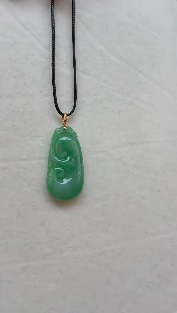 颈饰18K金镶嵌翡翠挂件