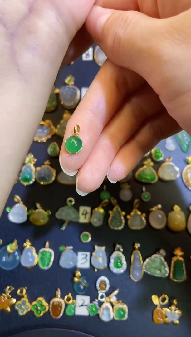 吊坠(不含链)18K金镶嵌翡翠1