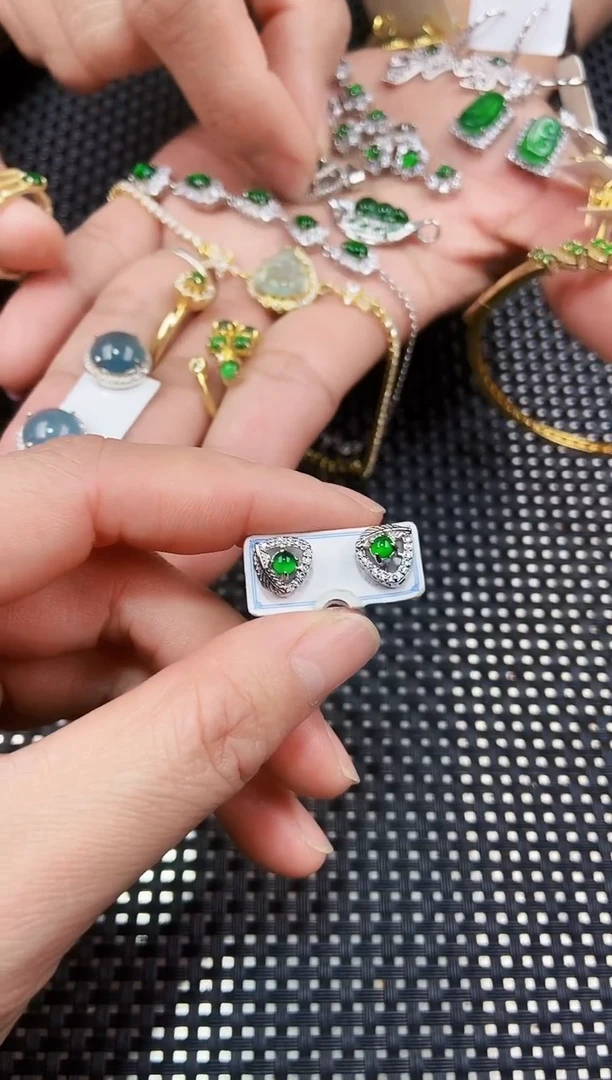 【闪购商品】翡翠耳饰未镶嵌11111111